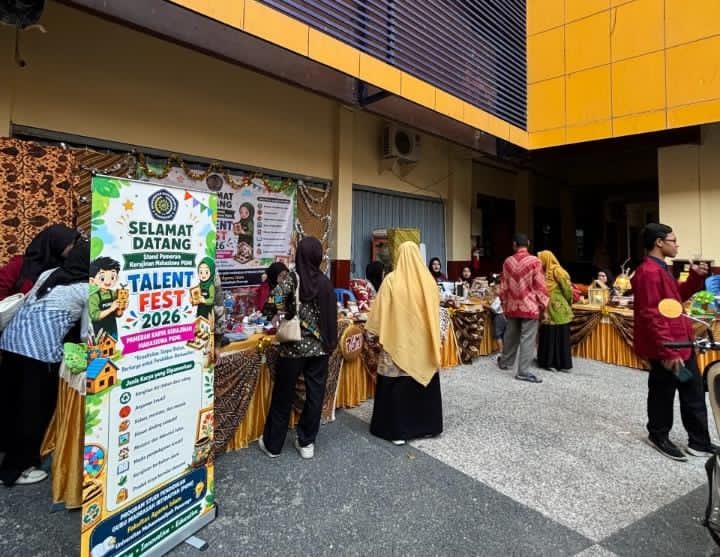 Kreatif dan Edukatif, Pameran Media Pembelajaran PGMI UMPO Sukses Digelar