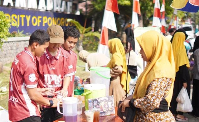 Tumbuhkan Jiwa Wirausaha Santri, IPM PPTQ Ahmad Dahlan Buka Stand UMKM di Hari Bermuhammadiyah